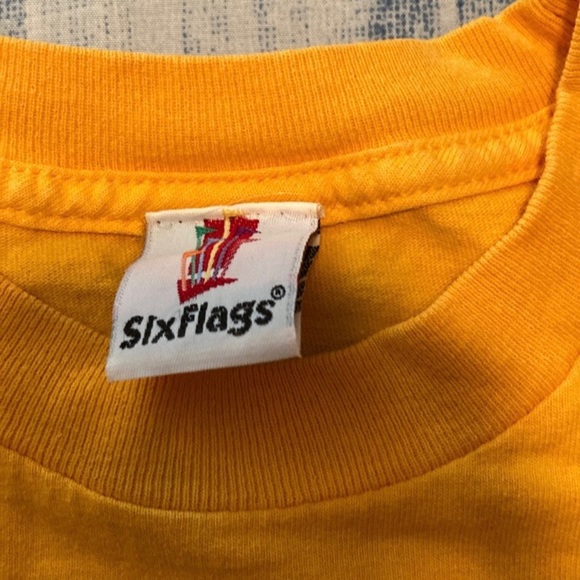 Six Flags Over Texas Vintage Looney Tunes Small T-Shirt - Picture 3 of 6